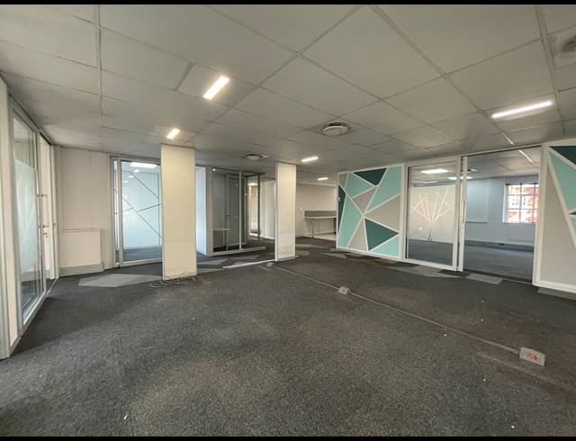 283M² OFFICE TO LET IN BRYANSTON